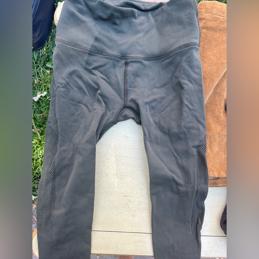 Lululemon stretchy workout leggings
